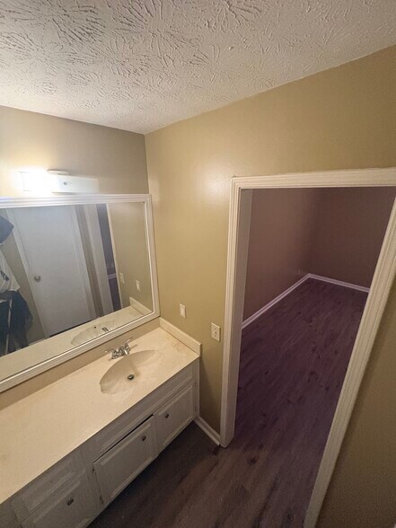 Building Photo - 3639 Castle Ridge Rd