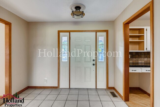Building Photo - Espectacular Single Level 4 Bed Home in Hi...
