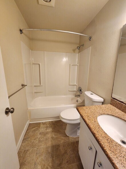Building Photo - 4232-4232 SE Cesar Estrada Chavez Blvd