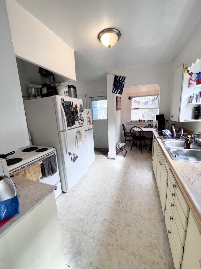 Building Photo - 4020