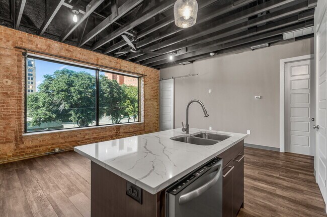 Building Photo - 901 9th St