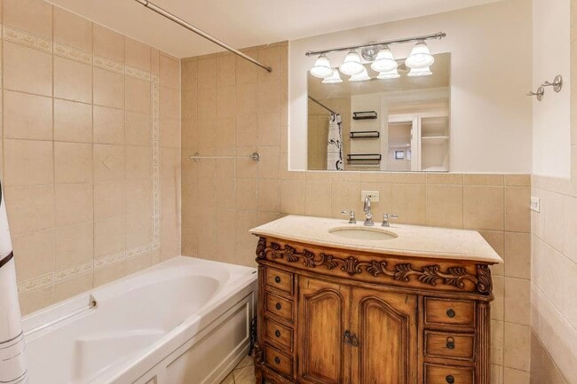 Building Photo - 3901 N Hamilton Ave