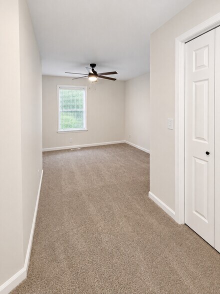 Building Photo - 933 S Woodstone Ln