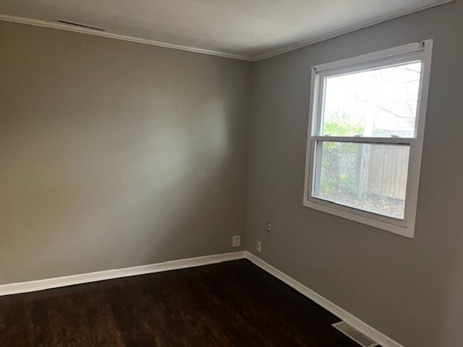 Building Photo - Adorable 3 Bedroom Home