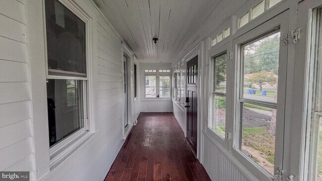 Building Photo - 28 S Lenola Rd