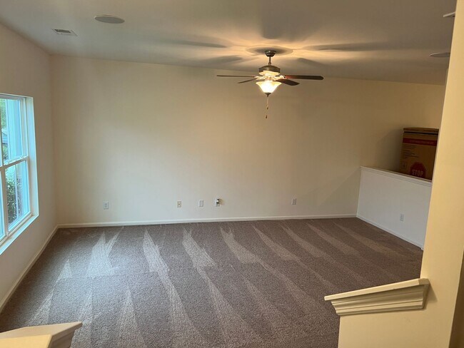 Building Photo - Coming Soon - Lovely 2 Bedroom 2.5 Bath To...