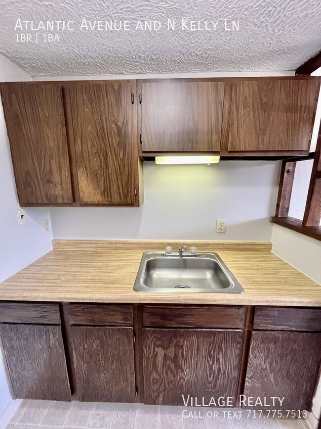 Building Photo - END UNIT! Affordable Red Lion 1-bed with o...