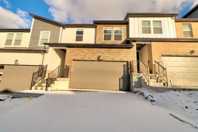 Building Photo - 16365 S Piston Ln
