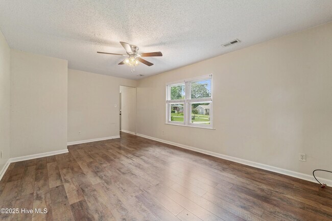 Building Photo - 121 Lance Ct