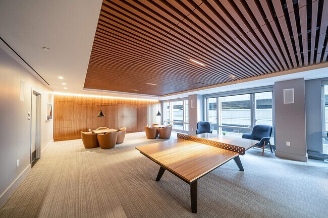 Building Photo - 75 Park Ln S