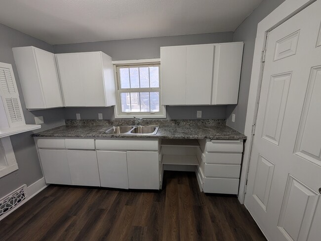 Building Photo - 2007 SW Lane St