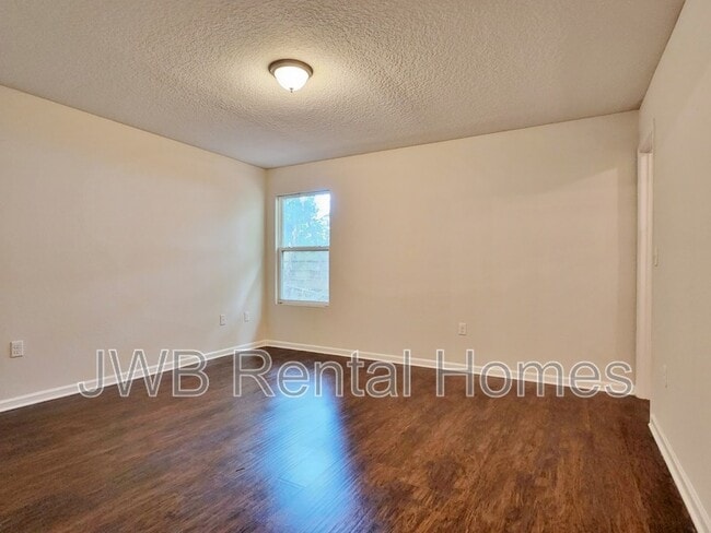 Building Photo - 471 W 59th St