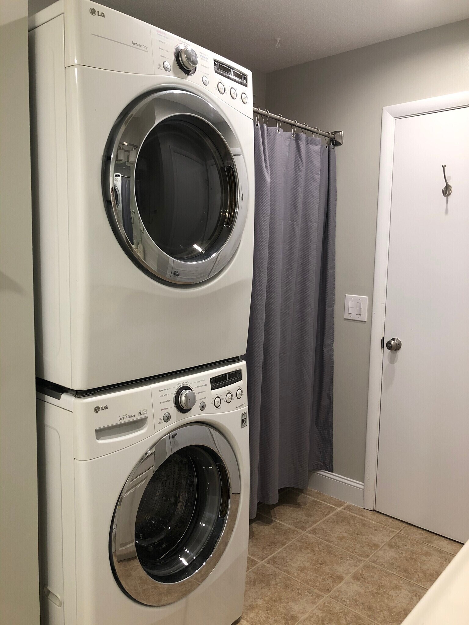 Laundry w/ Washer & Gas Dryer - 3413 Lisa Dr