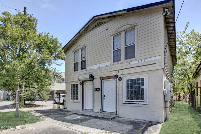 Building Photo - 3323 Myrtle Ave N