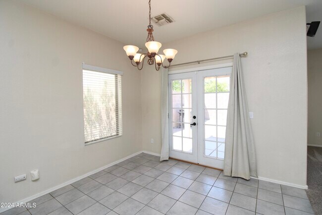 Building Photo - 2640 E La Costa Dr
