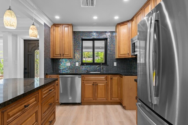 Building Photo - 2808 Middle River Dr
