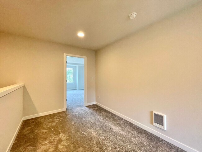 Building Photo - Great Townhome for rent
