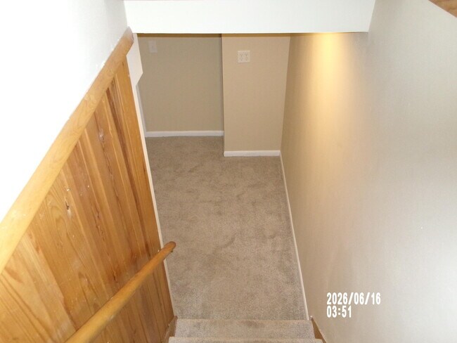 Building Photo - 18620 Midland Pl