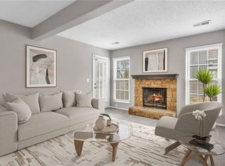 Building Photo - Rare end unit condo at The Crossings, loca...