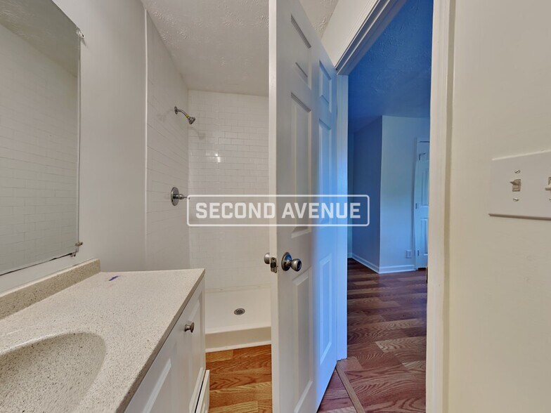 Building Photo - 1406 High Meadow Dr