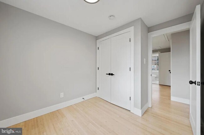 Building Photo - 28 Kennedy St