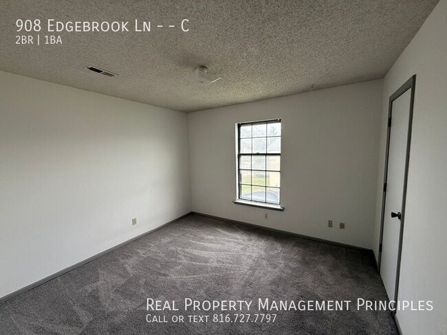 Building Photo - 908 S Edgebrook Ln