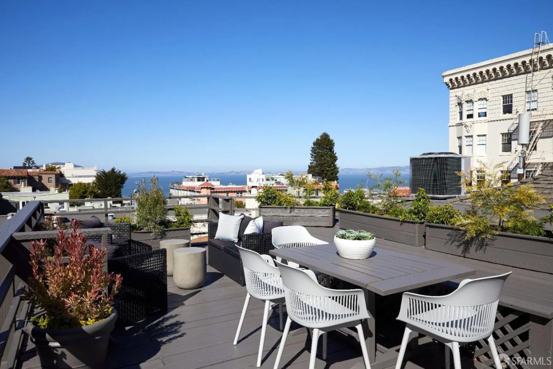 Building Photo - 2211 Leavenworth St