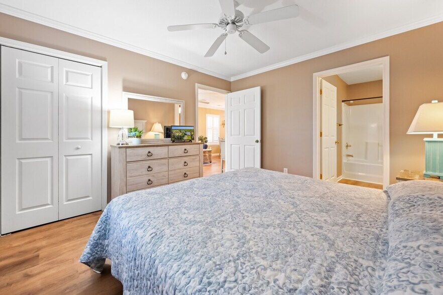 Building Photo - 549 Blue Stem Dr