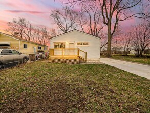 Building Photo - AVAILABLE NOW! Charming 3-Bedroom Home in Prime Pontiac Location