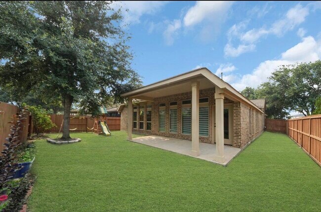 Building Photo - 17503 Woodfalls Ln