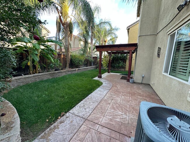Building Photo - Beautiful 4 Bedroom, 3 Full Bath W/ Office...