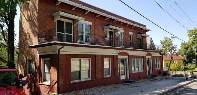 Building Photo - 341 N Center St