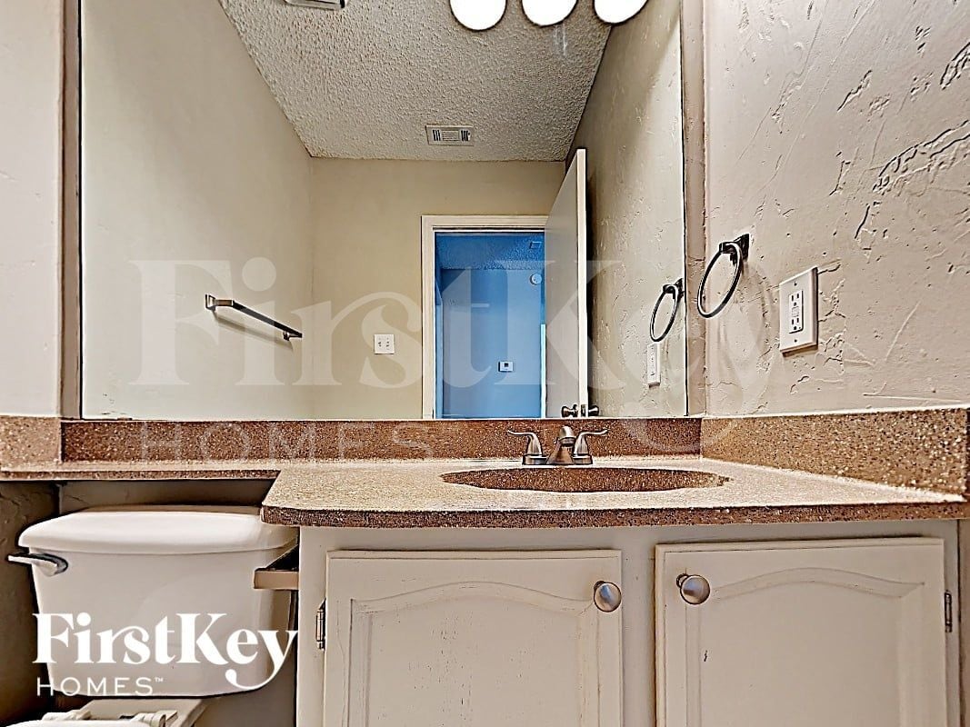Building Photo - 6001 Ponderosa Trail Ct
