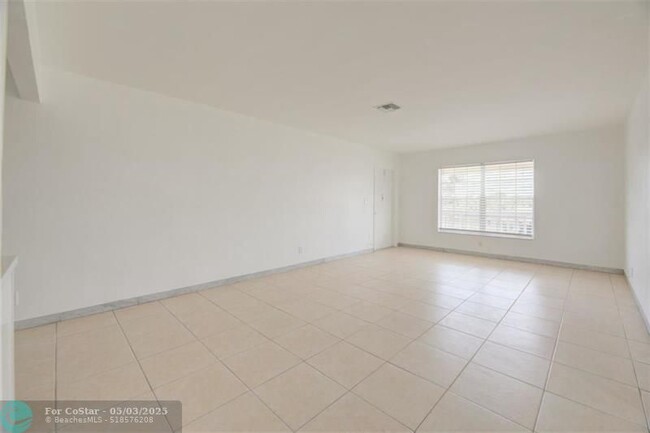 Building Photo - 1017 NW 30th Ct