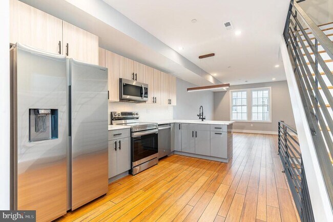 Building Photo - 2821 Livingston St