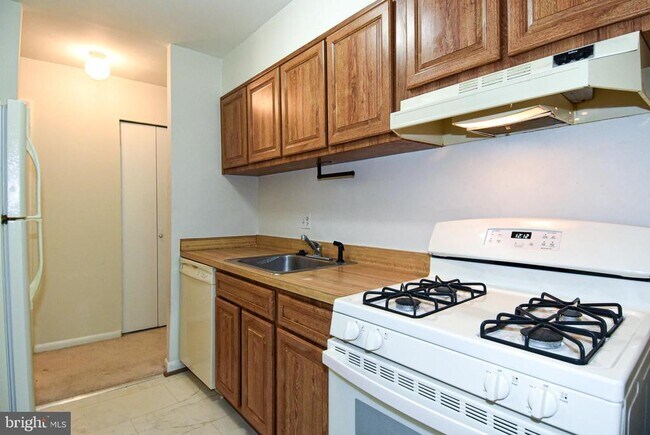 Building Photo - 3302 Woodburn Village Dr