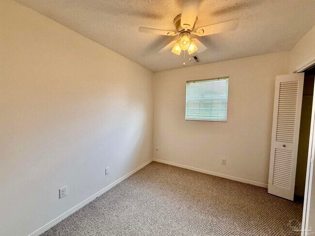 Building Photo - 204 Nandina Rd