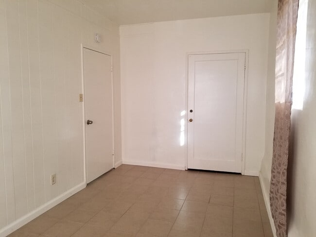 Building Photo - Triplex Unit Coming Soon