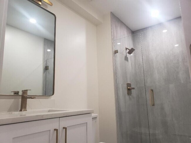 Building Photo - 829 Camino Rd