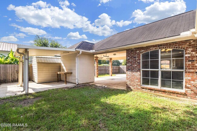 Building Photo - 111 Songbird Ln