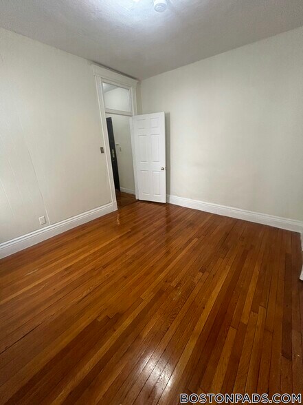 Building Photo - 103 Gordon St