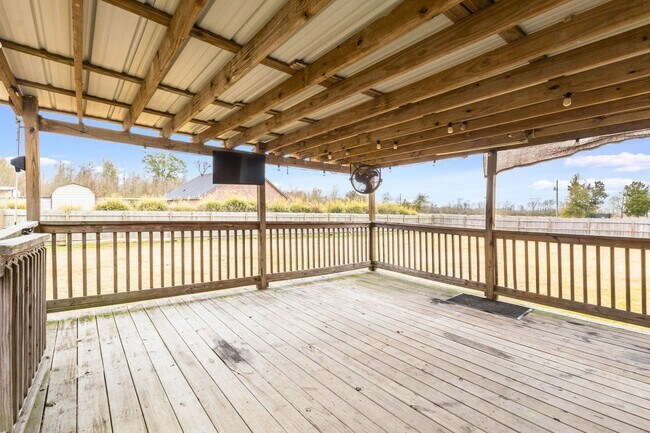 Building Photo - FOR RENT IN CHURCH POINT!