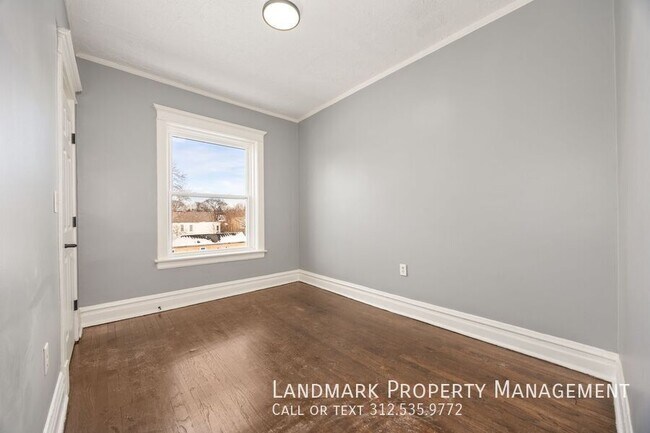 Building Photo - 1843 W 54th St