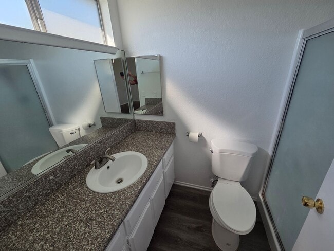 Building Photo - ONTARIO, single family home. Large fenced yard