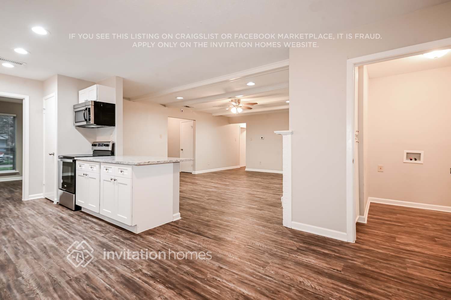 Building Photo - 2324 Lovell Dr