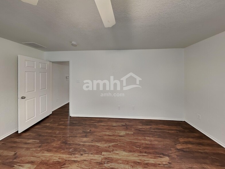 Building Photo - 3123 Candleside Dr