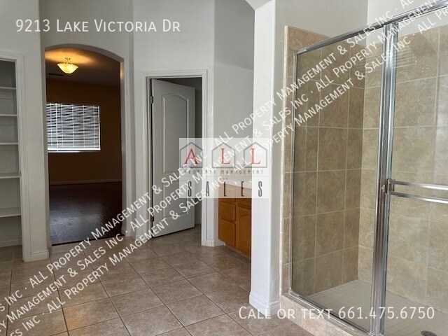 Building Photo - 9213 Lake Victoria Dr
