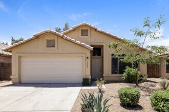 Building Photo - 3 Bedroom Home in Phoenix