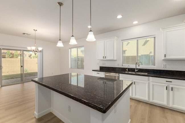 Building Photo - 2972 E Shannon St