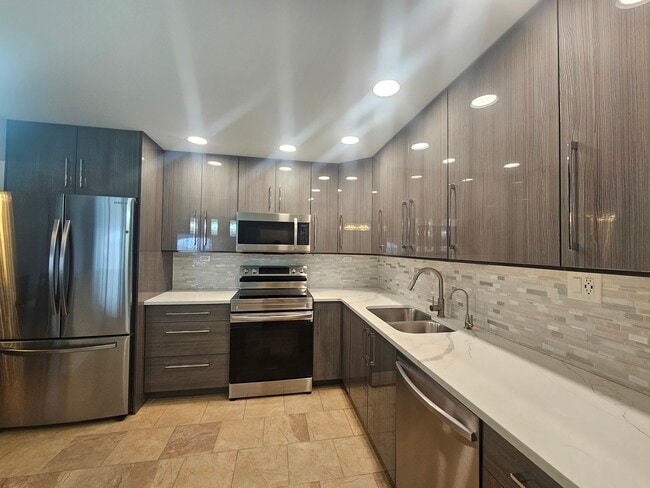 Building Photo - 475 Plum Creek Dr